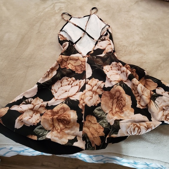 Dress - Picture 1 of 2